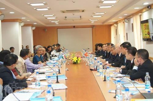 Vietnam, India discuss trade investment cooperative promotion - ảnh 1